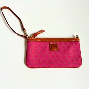 NWOT Dooney & Bourke Wristlet